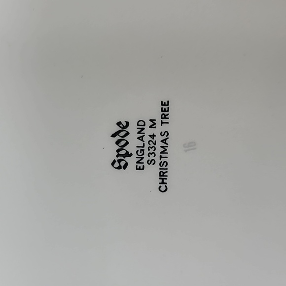 Spode Christmas Tree 12" Round Scalloped Chop Plate/Platter - Picture 14 of 17